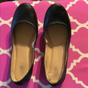 Like new Mossimo black flats size 9